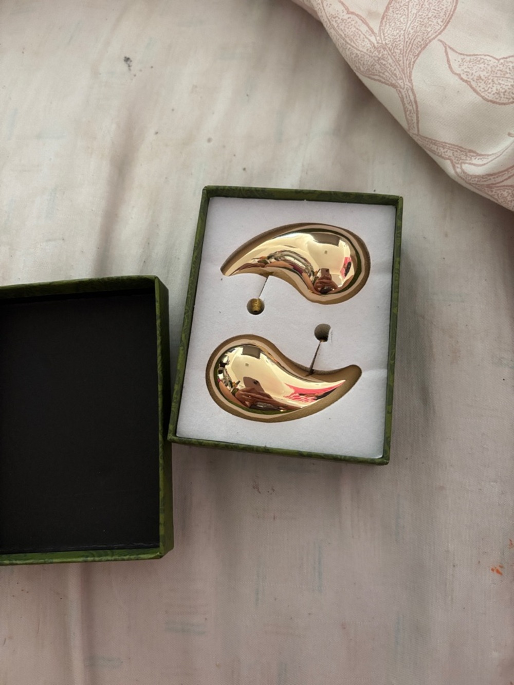 Neiman Marcus Shiny Gold Paisley Drop Earrings